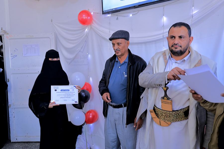 مركز الشباب بصنعاء يختتم برامج تدريبية بتكريم 75 خريجة